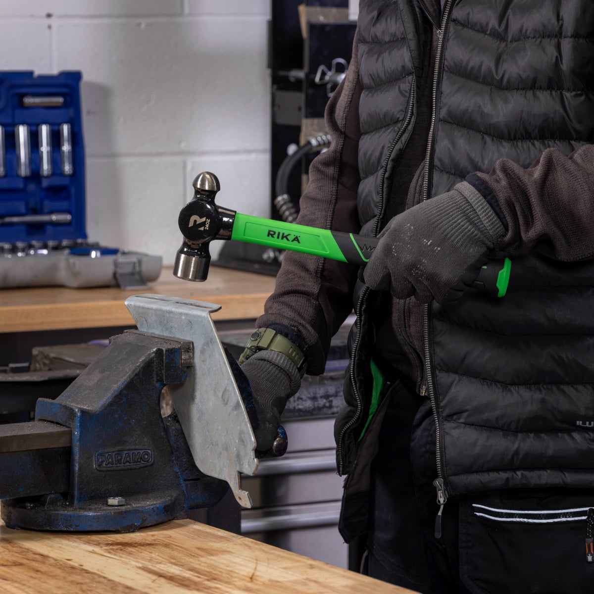 Rikä 24oz Fibreglass Ball Pein Hammer